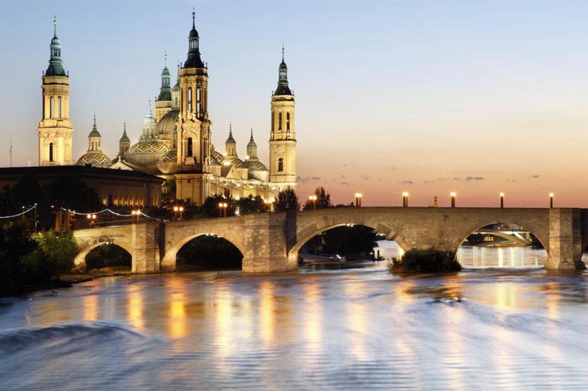 Ferienwohnung Zaragoza Y Sus 2 Catedrales Exterior foto